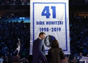 开云下载-独行侠队迎来胜利，球员纷纷高兴庆祝的简单介绍