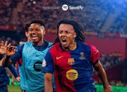 开云体育平台APP-足球场上，球员们斗志昂扬争夺胜利