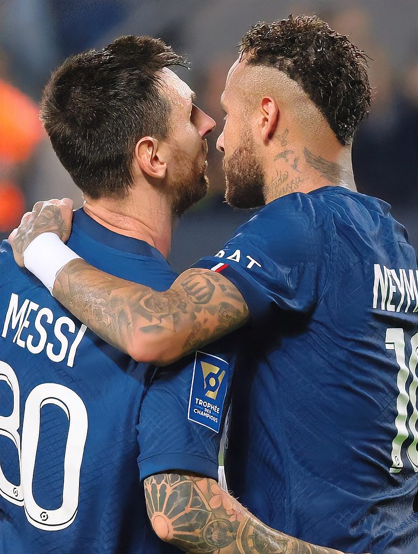 巴黎圣日耳曼夺冠，梅西笑获胜利