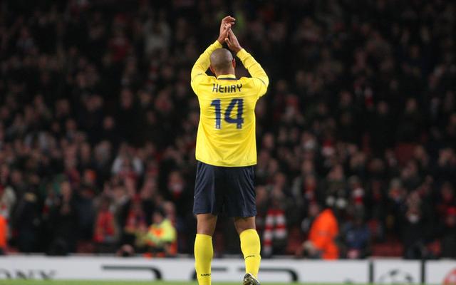 挪威控卫进球破门赢得球迷掌声