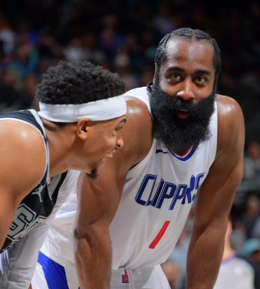 鹈鹕队后防线不力吞下失利苦果,球队盼回到正轨的简单介绍 鹈鹕队后防线不力吞下失利苦果,球队盼回到正轨的简单介绍