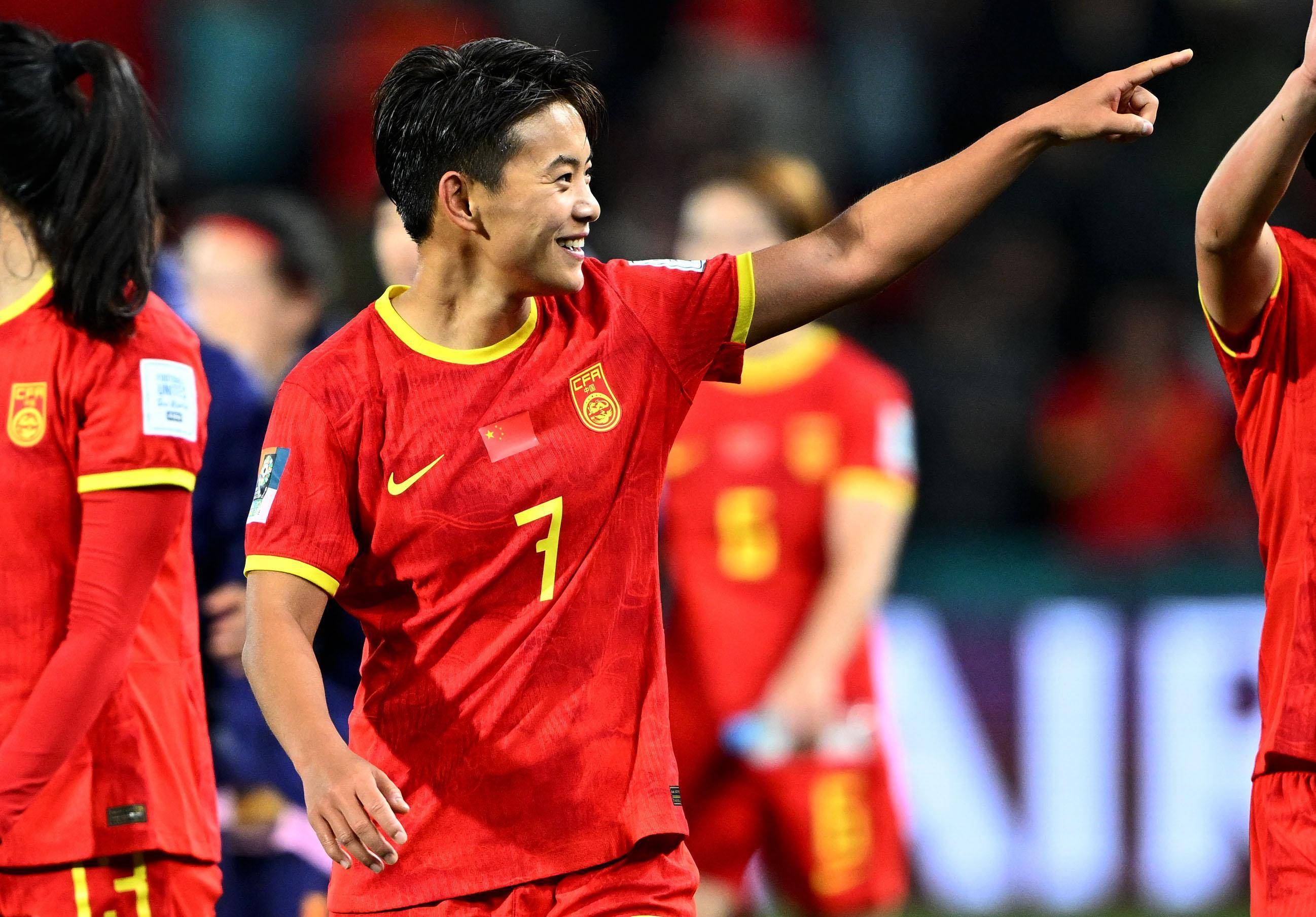 中国女足队员表现出色,助力球队赢得关键胜利 中国女足队员表现出色,助力球队赢得关键胜利