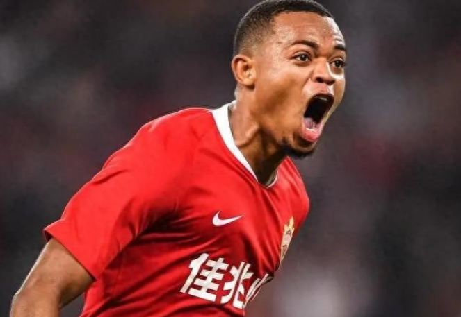 小将在球场上大放异彩,引人瞩目的简单介绍 小将在球场上大放异彩,引人瞩目的简单介绍