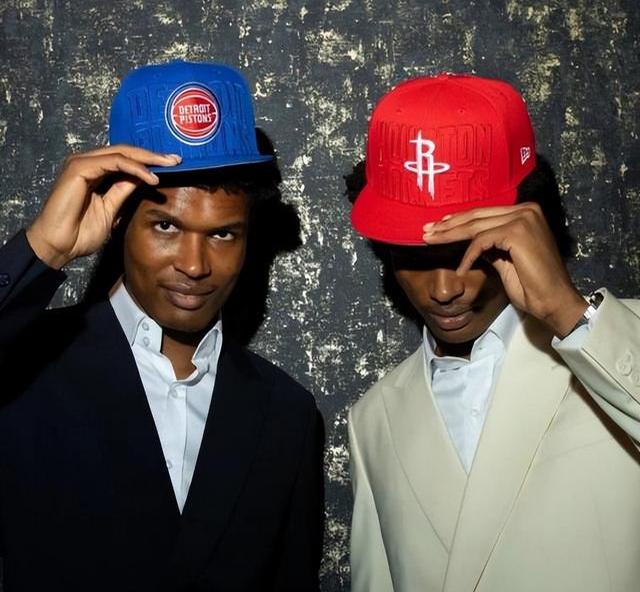 小将在球场上大放异彩,引人瞩目的简单介绍 小将在球场上大放异彩,引人瞩目的简单介绍