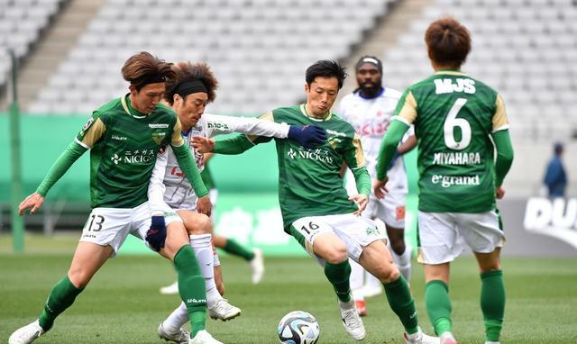 广岛三箭惊险战胜对手，锁定淘汰赛名额！