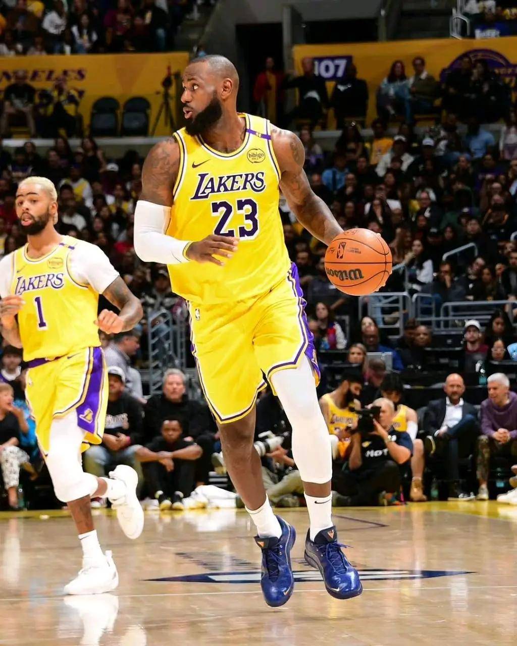 湖人胜爵士，詹姆斯砍下全队最高分