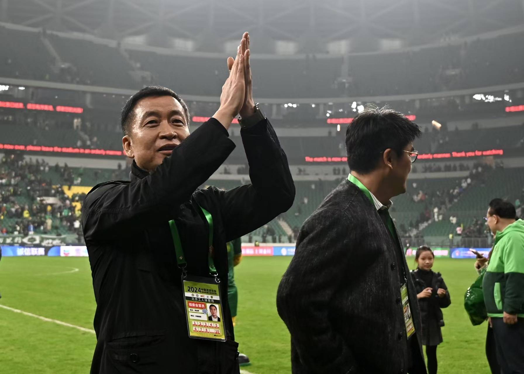 包含北京中赫国安大胜山东鲁能，继续追赶积分榜前列的词条