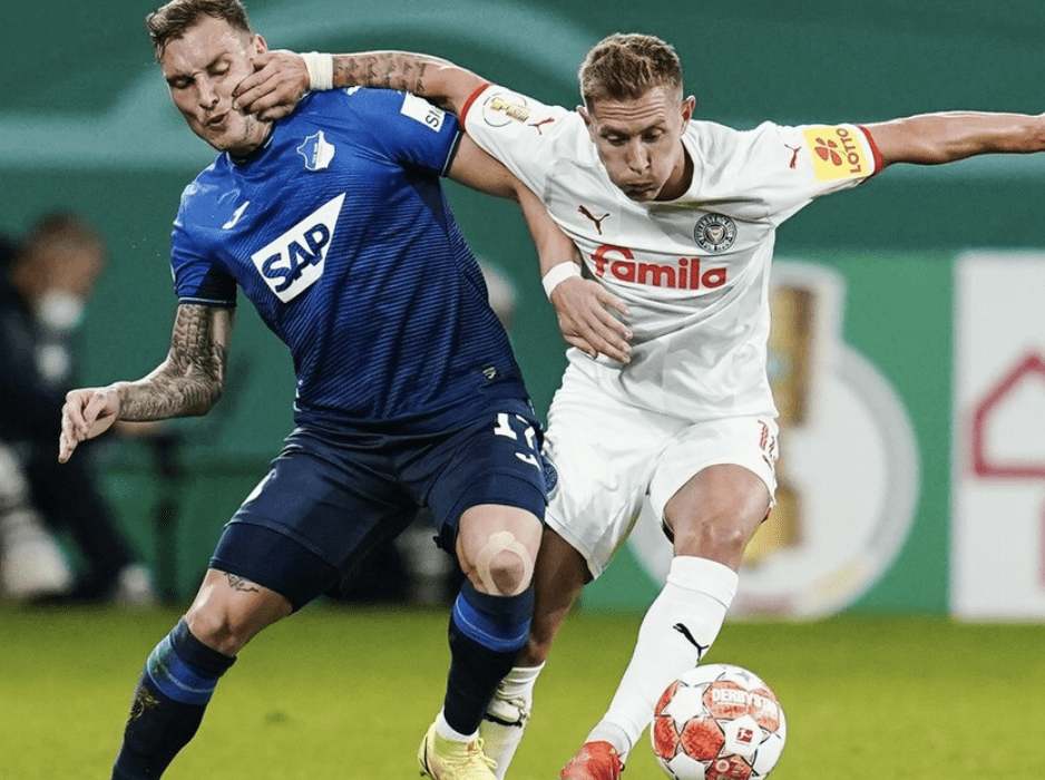 包含足球顶级联赛再掀激情巅峰对抗，强强对决势不可挡的词条