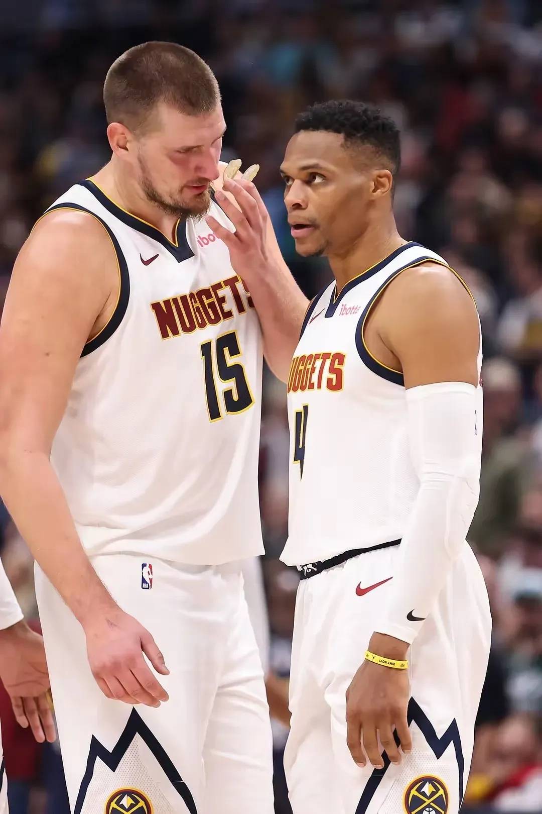 掘金队在客场以分领先击败国王队