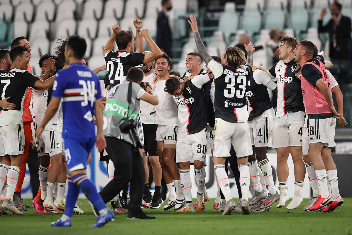 那不勒斯客场击败拜仁慕尼黑的猛攻 那不勒斯客场击败拜仁慕尼黑的猛攻