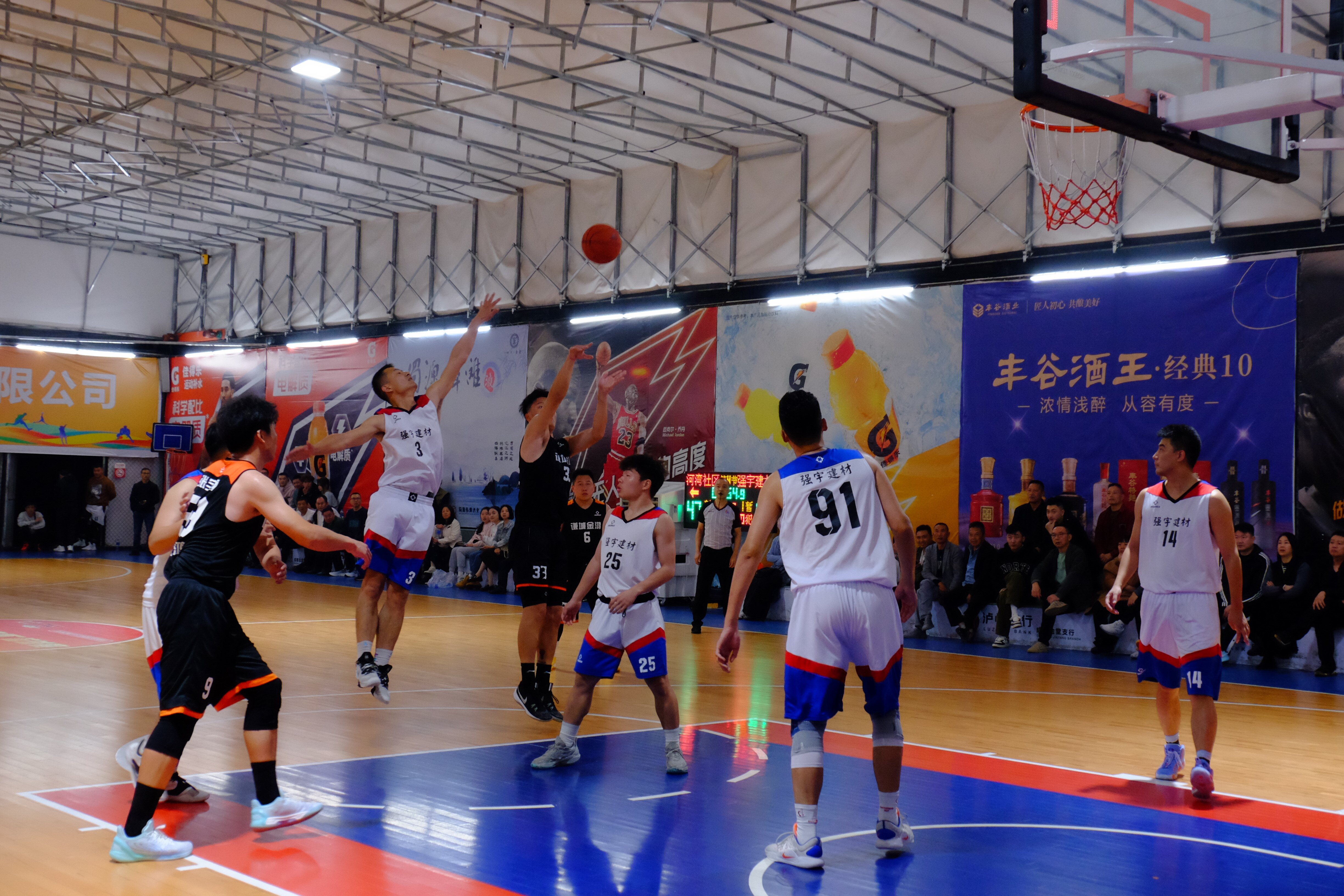 热门篮球比赛在近期频频上演精彩对决的简单介绍 热门篮球比赛在近期频频上演精彩对决的简单介绍