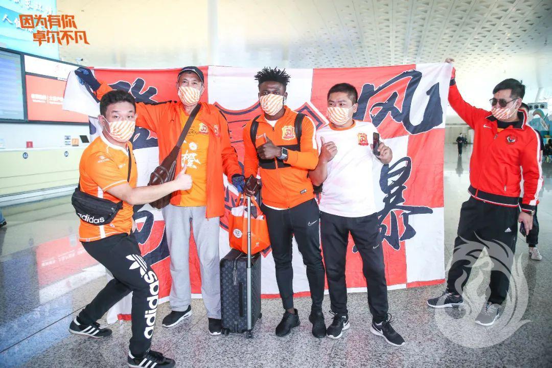 战斗英雄现身赛场,引发球迷期待的简单介绍 战斗英雄现身赛场,引发球迷期待的简单介绍