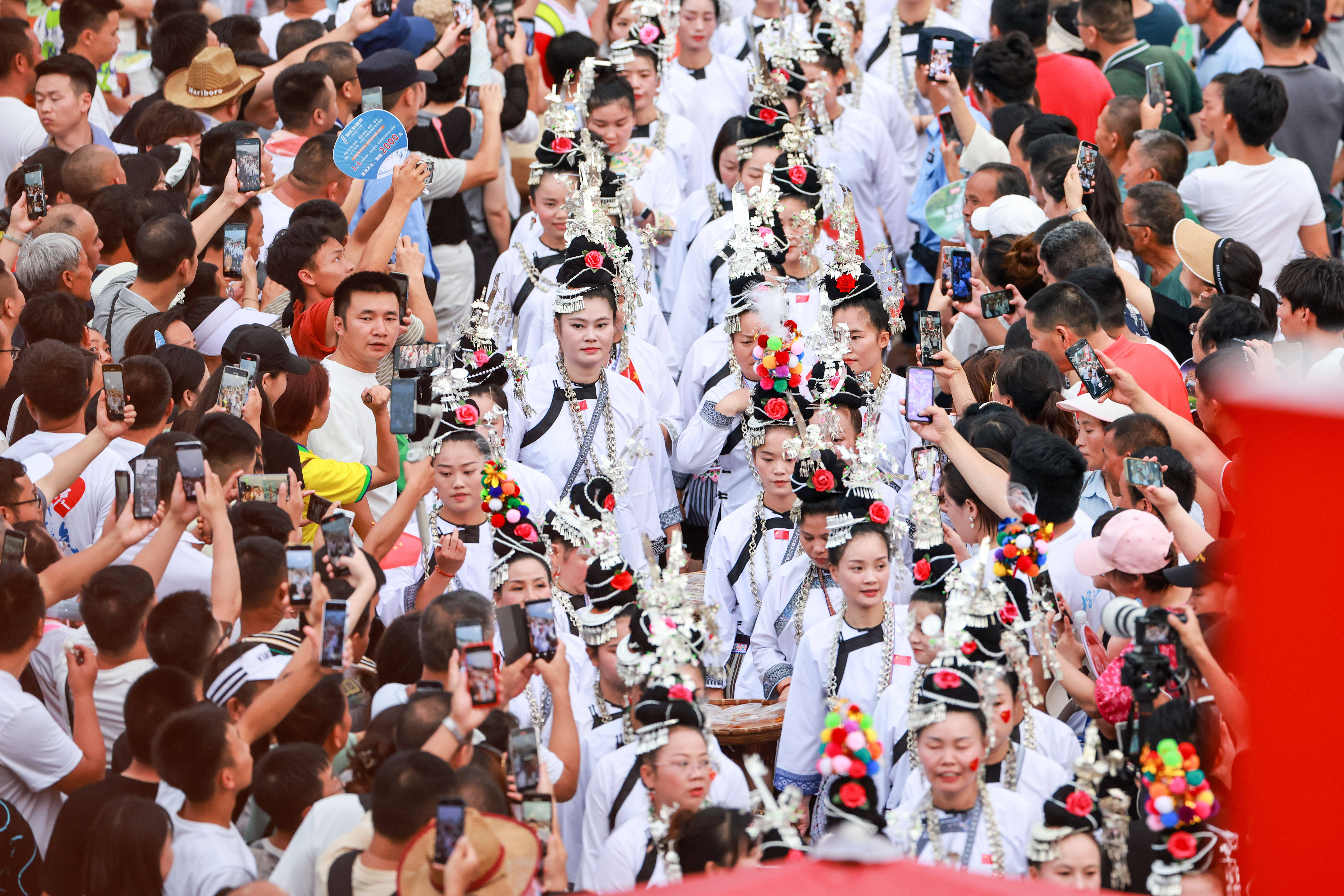 体育盛宴：亚洲球队围绕冠军展开搏杀的简单介绍