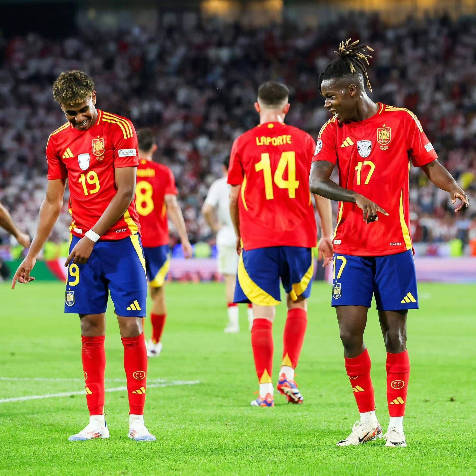 西班牙队在比赛中表现稳健,获胜 西班牙队在比赛中表现稳健,获胜