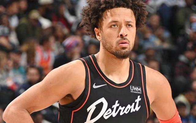 年轻新秀崭露头角,场上表现给球迷带来惊喜的简单介绍 年轻新秀崭露头角,场上表现给球迷带来惊喜的简单介绍