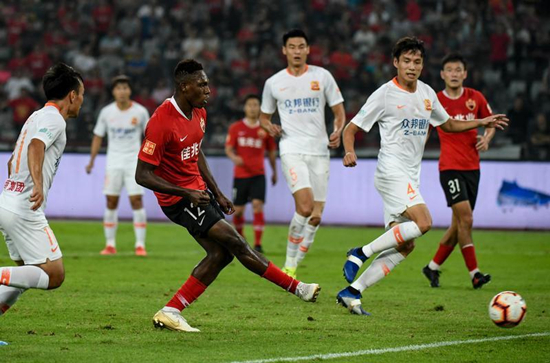 关于深圳佳兆业主场负于上海申花，遭遇连败的信息