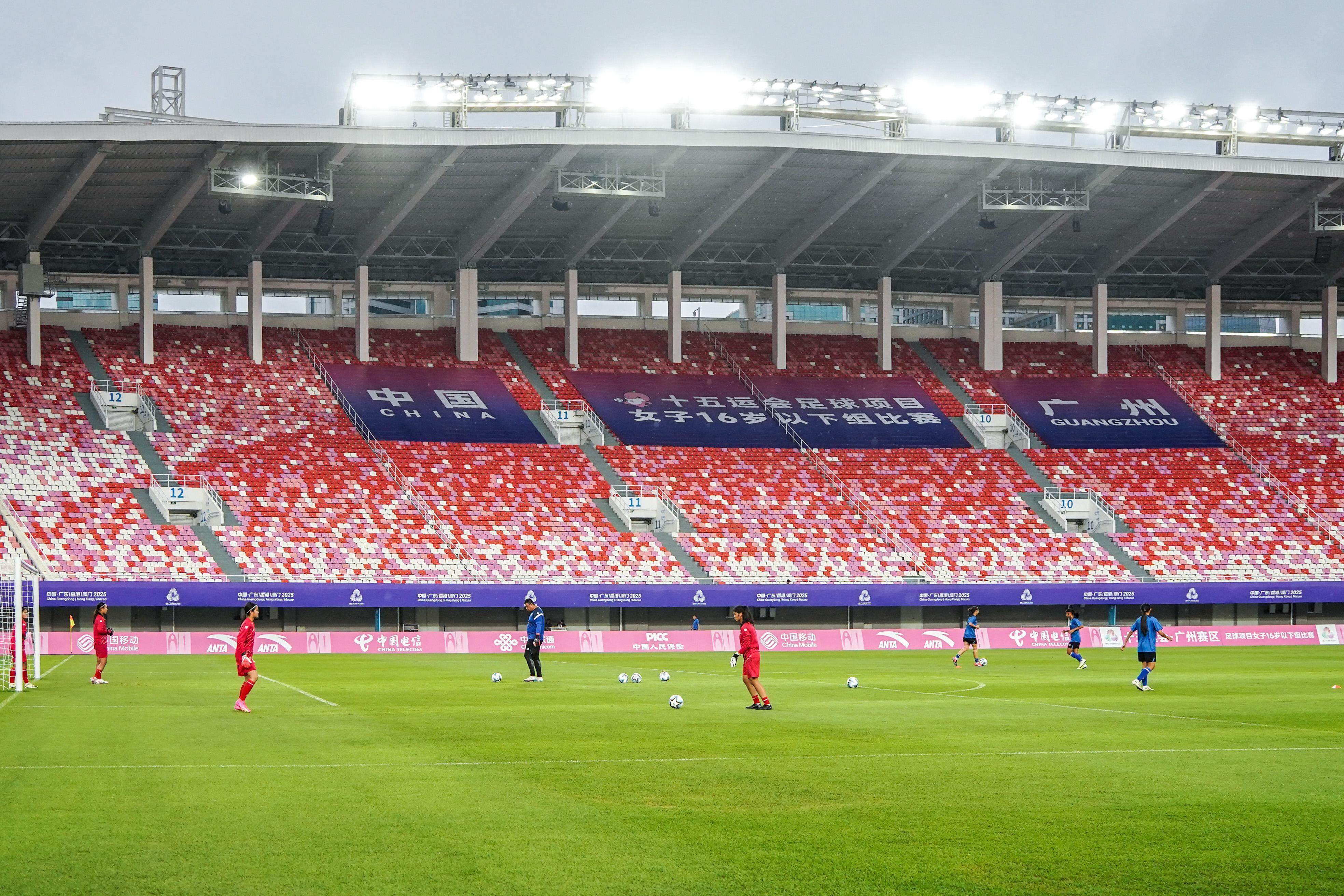 全力以赴足球比赛,女队掀起狂潮的简单介绍 全力以赴足球比赛,女队掀起狂潮的简单介绍