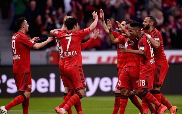 法兰克福鹰队凭借实力击败对手,斩获胜利 法兰克福鹰队凭借实力击败对手,斩获胜利