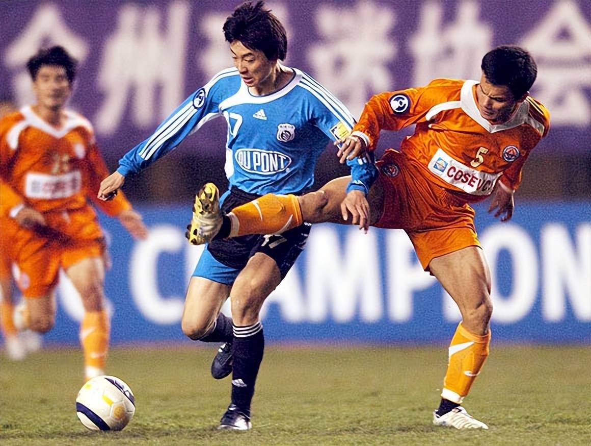 越南球队披荆斩棘,终获大胜利 越南球队披荆斩棘,终获大胜利