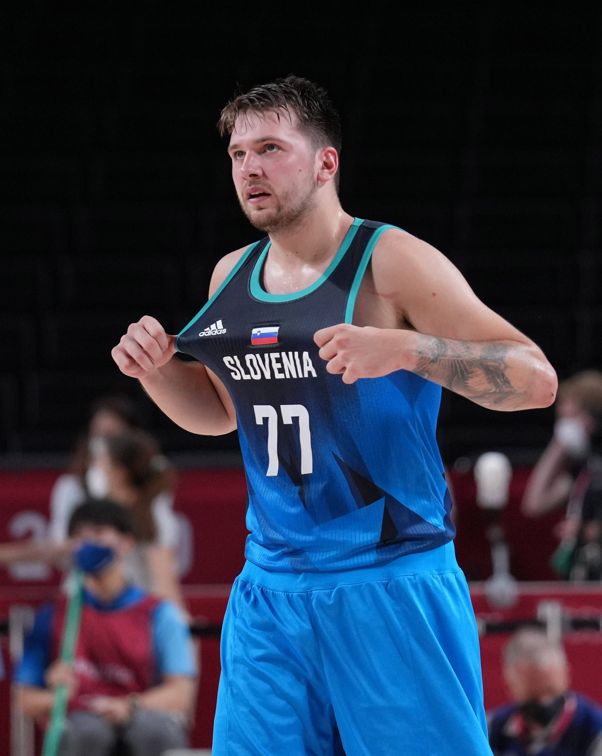 包含挪威战胜斯洛文尼亚，成功晋级决赛的词条