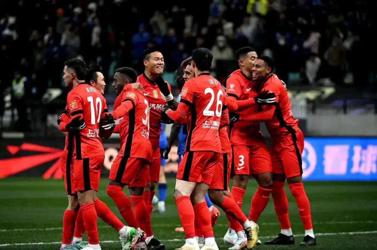 主场作战球队士气高昂取得胜利 主场作战球队士气高昂取得胜利