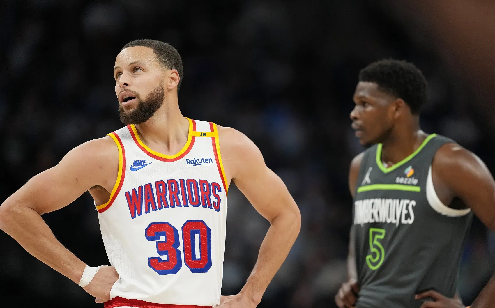 包含战神施暴，森林狼主场战胜步行者的词条