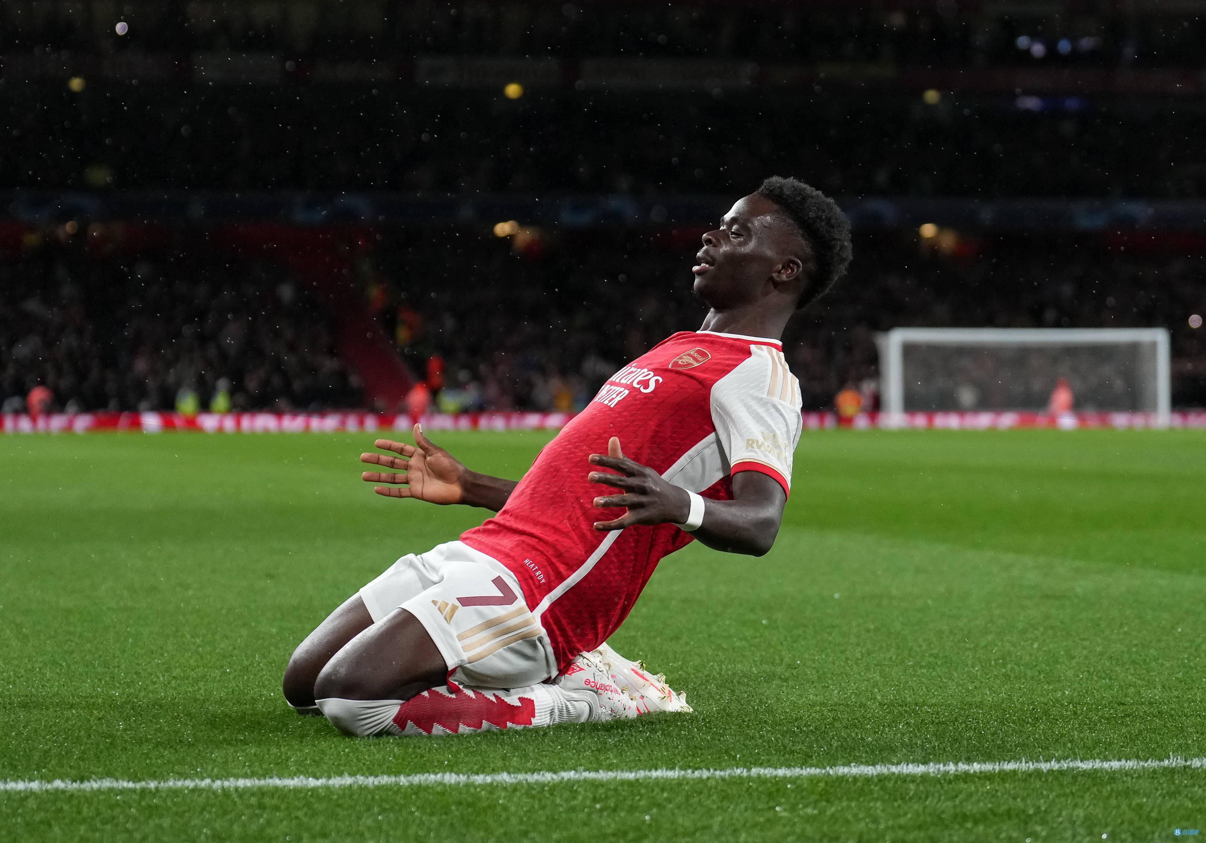 包含阿森纳中场配合稳固，传导进攻线路贯穿对手防线的词条