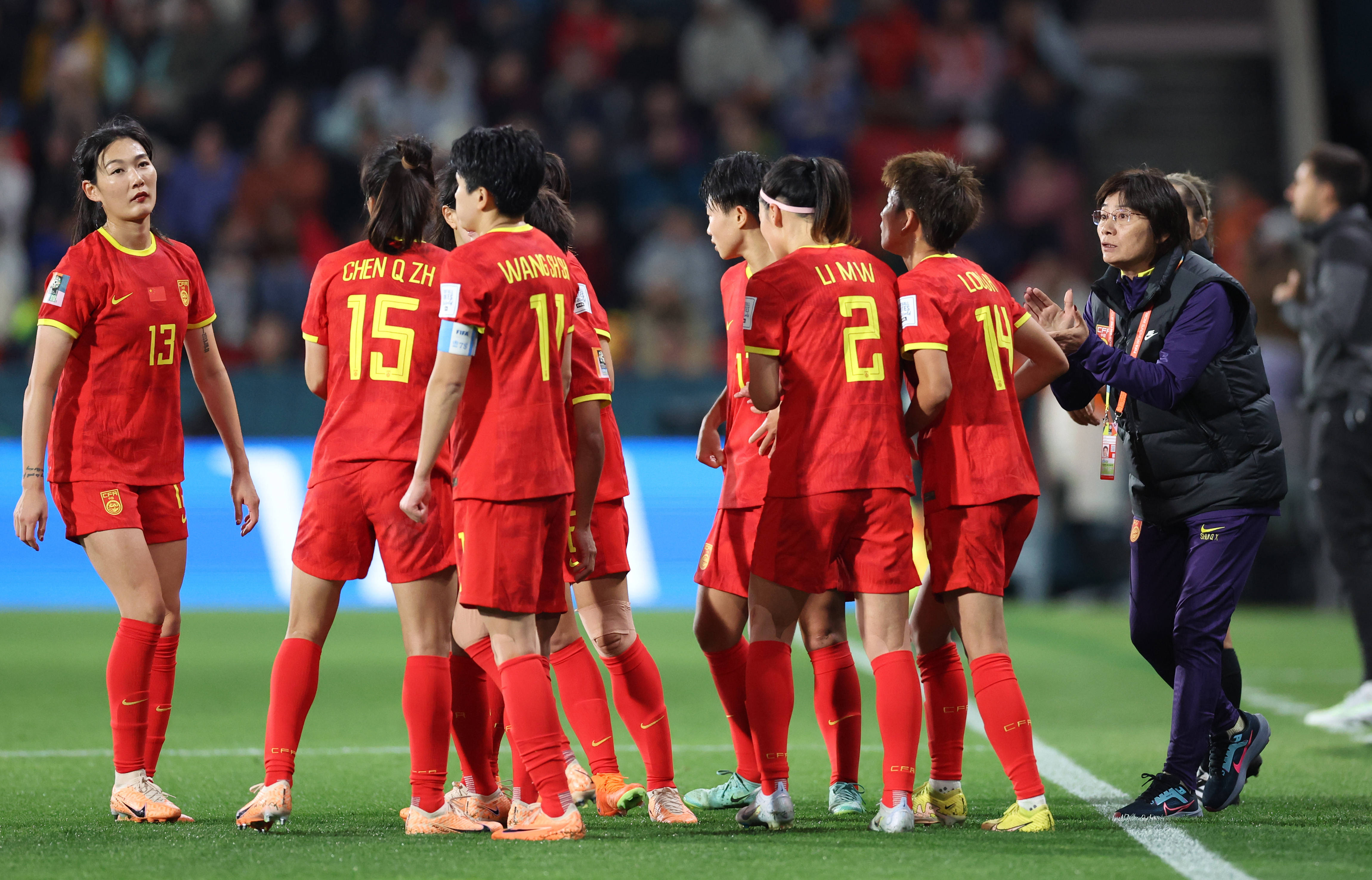 中国女足球员在比赛中展现出众特质 中国女足球员在比赛中展现出众特质