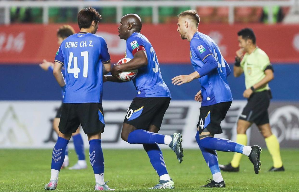 包含大连一方主场告捷，球队士气大增的词条