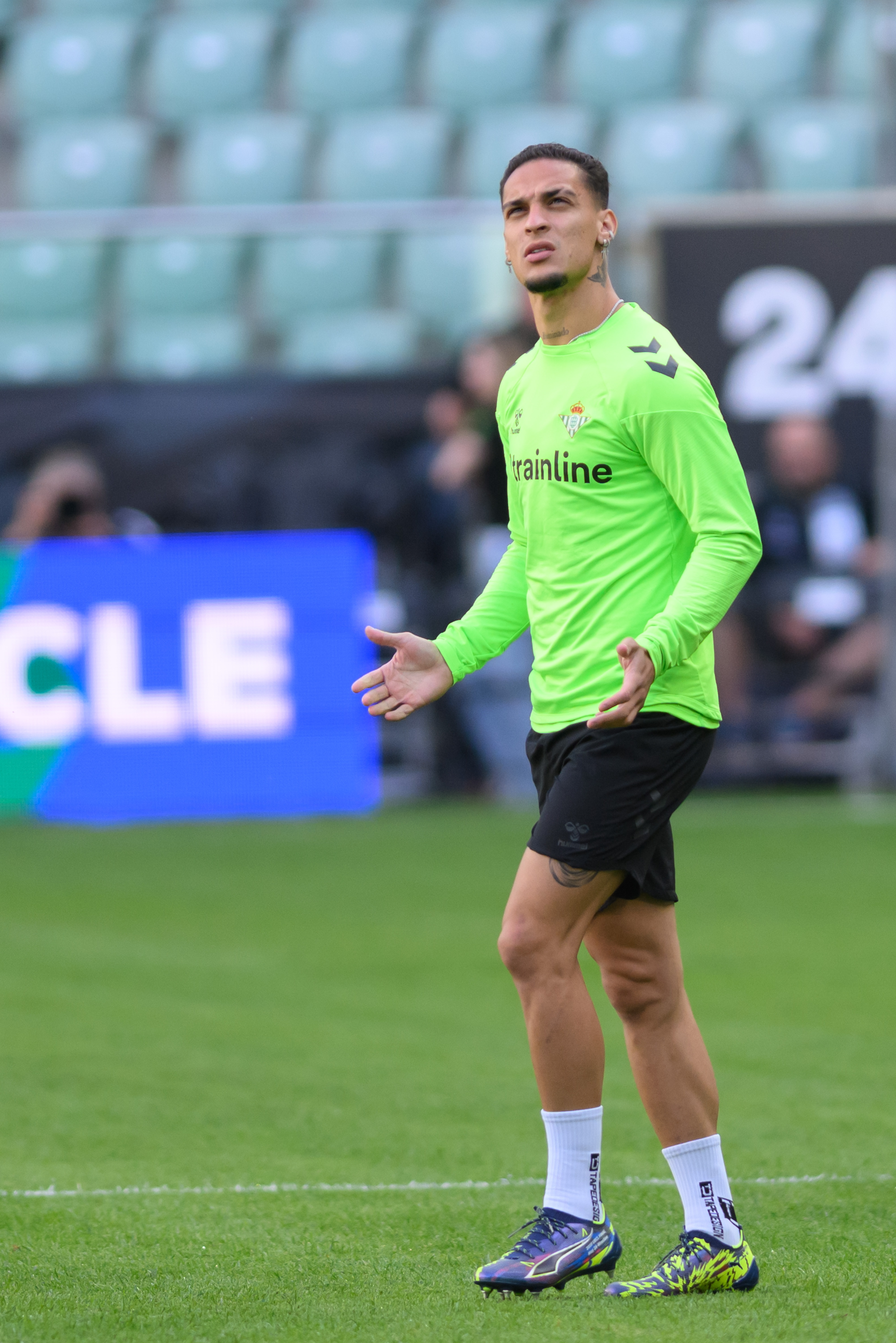 贝蒂斯球员接受采访，坦言备战困难挑战的简单介绍