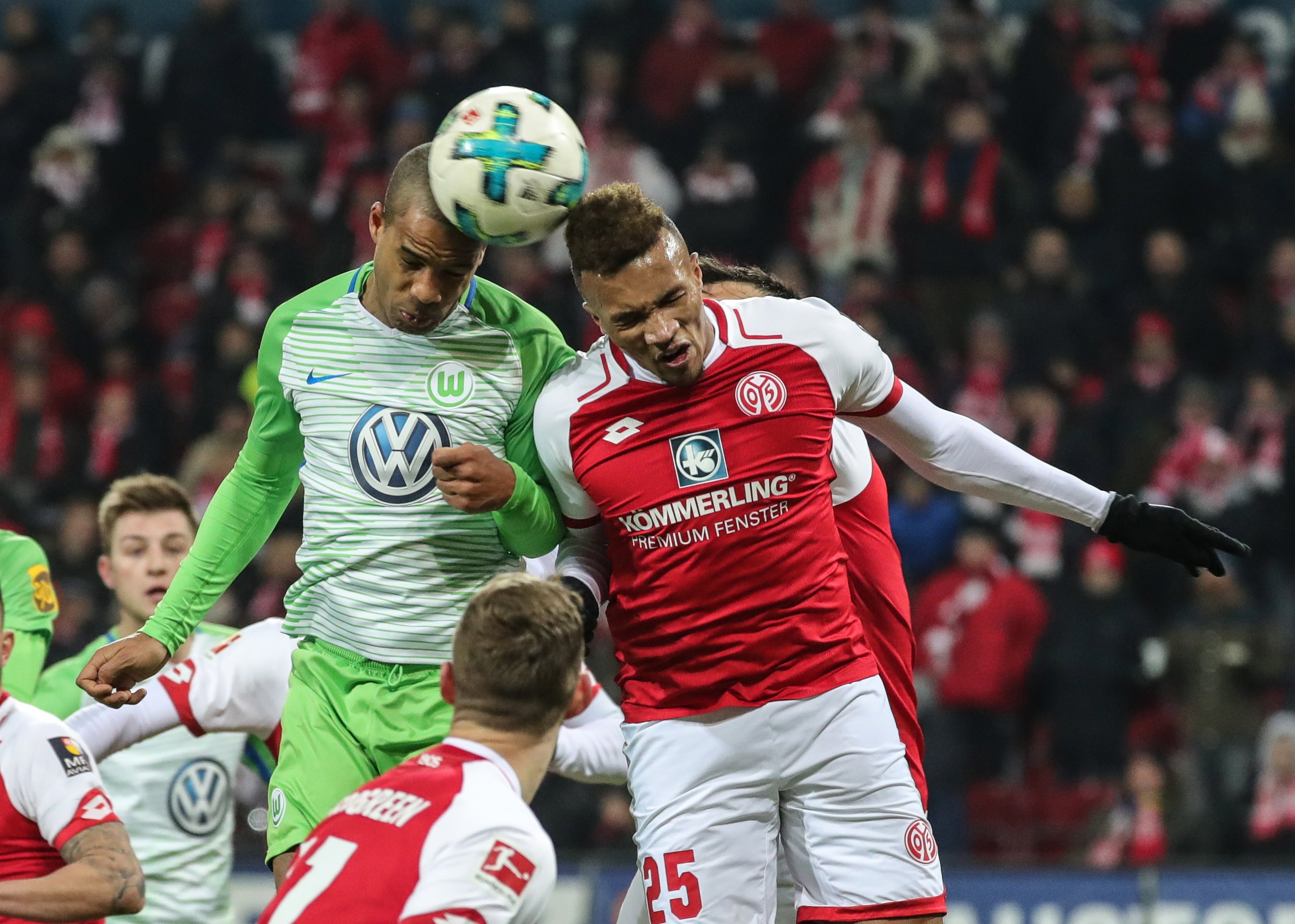 沃尔夫斯堡阵容整齐，全队誓师赴战的简单介绍