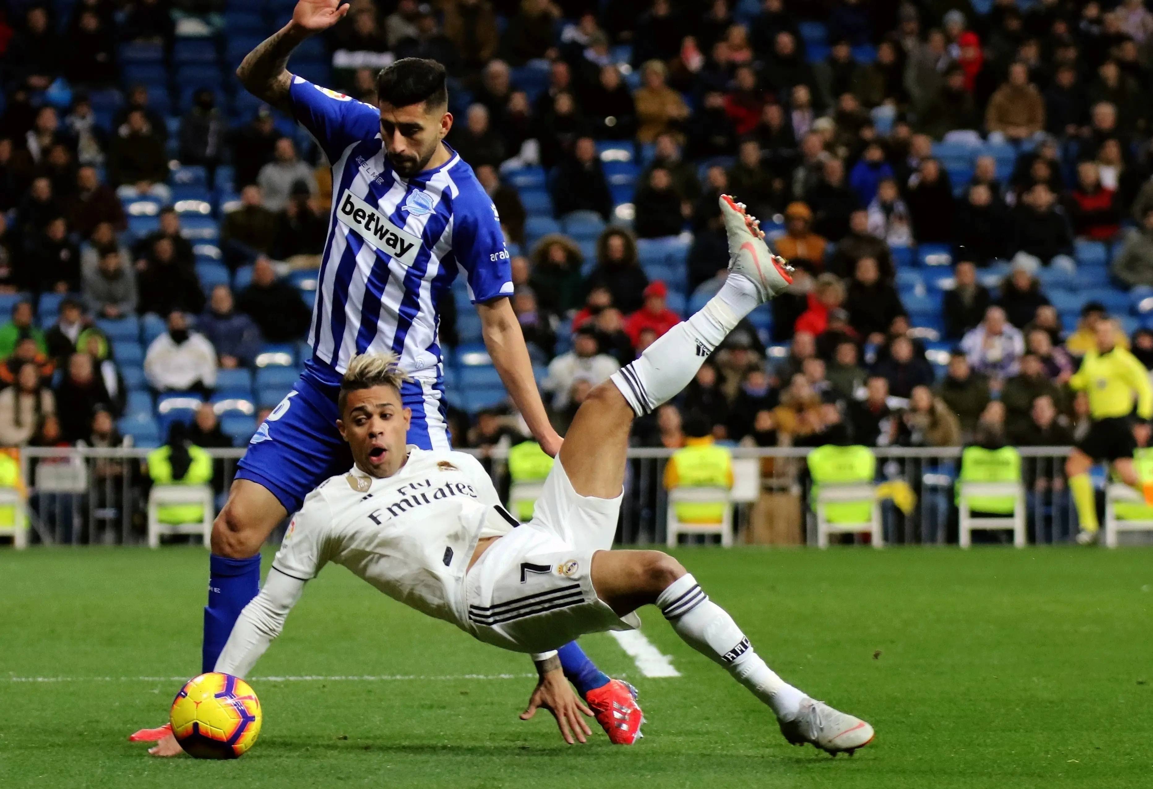 阿拉维斯主场首胜，球迷欢呼雀跃