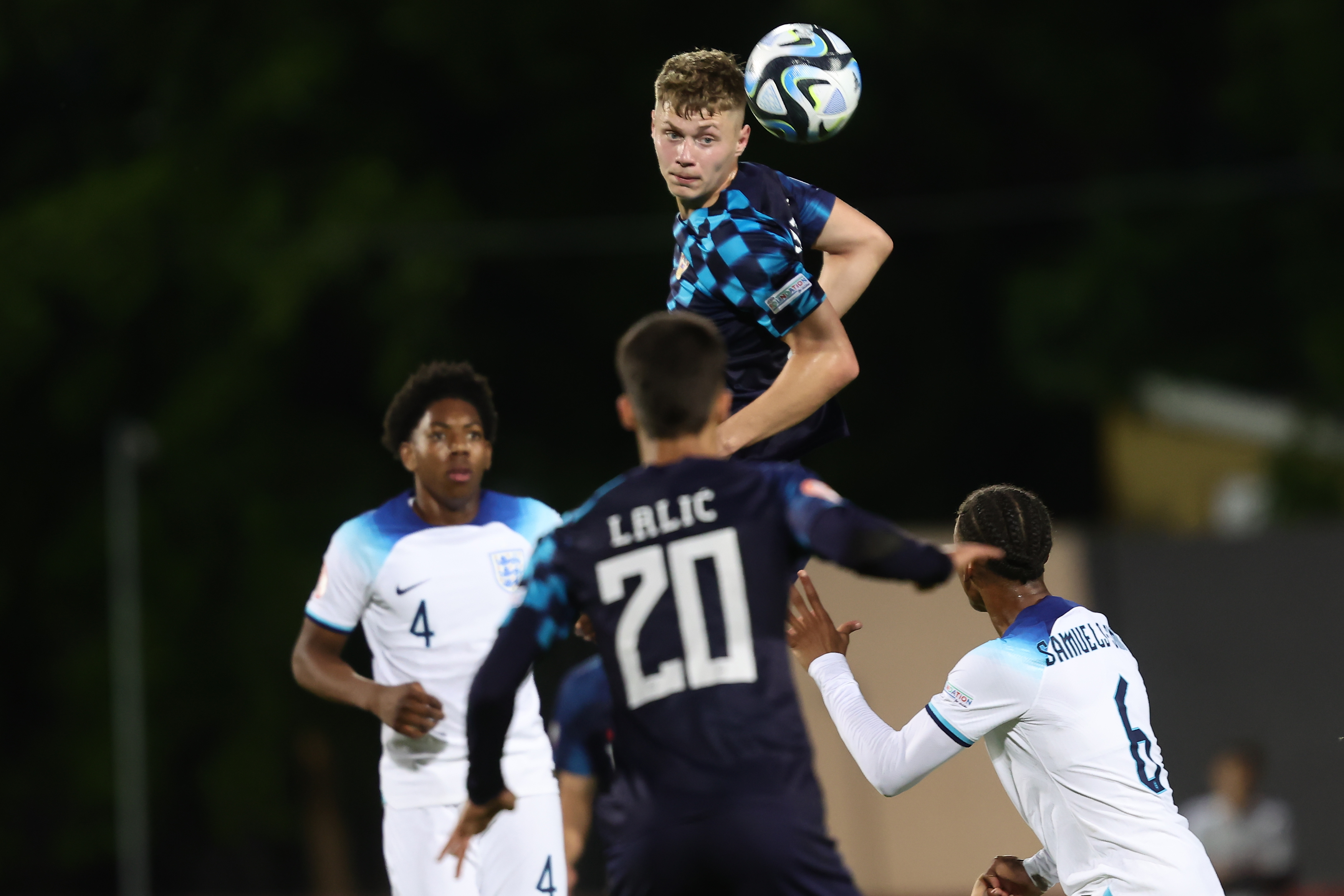 关于克罗地亚战胜英格兰，巴黎欧锦赛见的信息