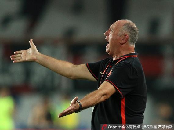 网球赛事中恒大战胜对手成功伤退 网球赛事中恒大战胜对手成功伤退