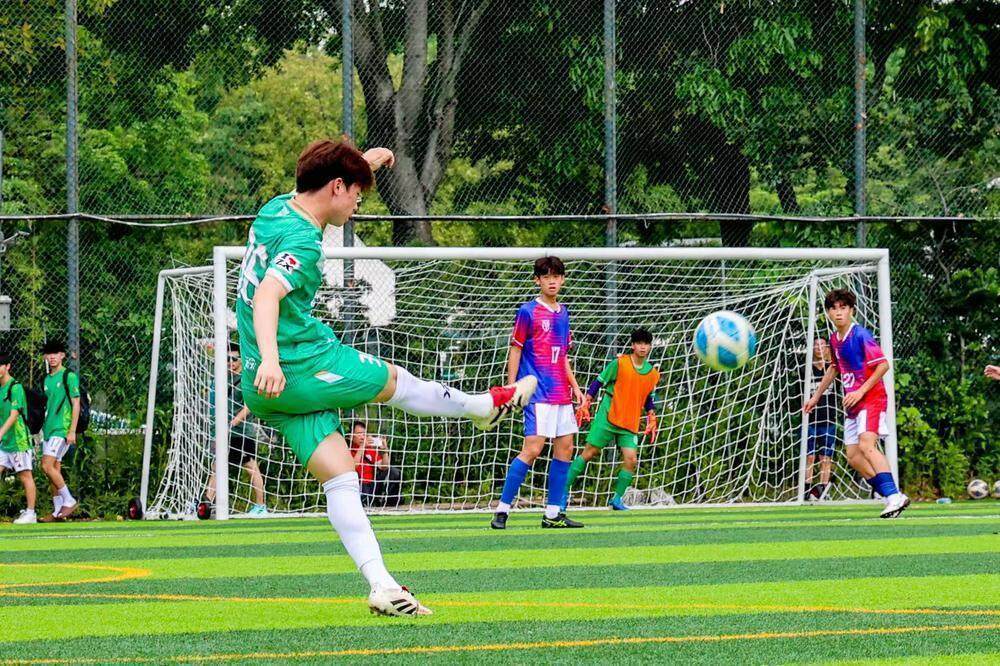 火爆对抗:足球比赛场上高潮迭起的简单介绍 火爆对抗:足球比赛场上高潮迭起的简单介绍