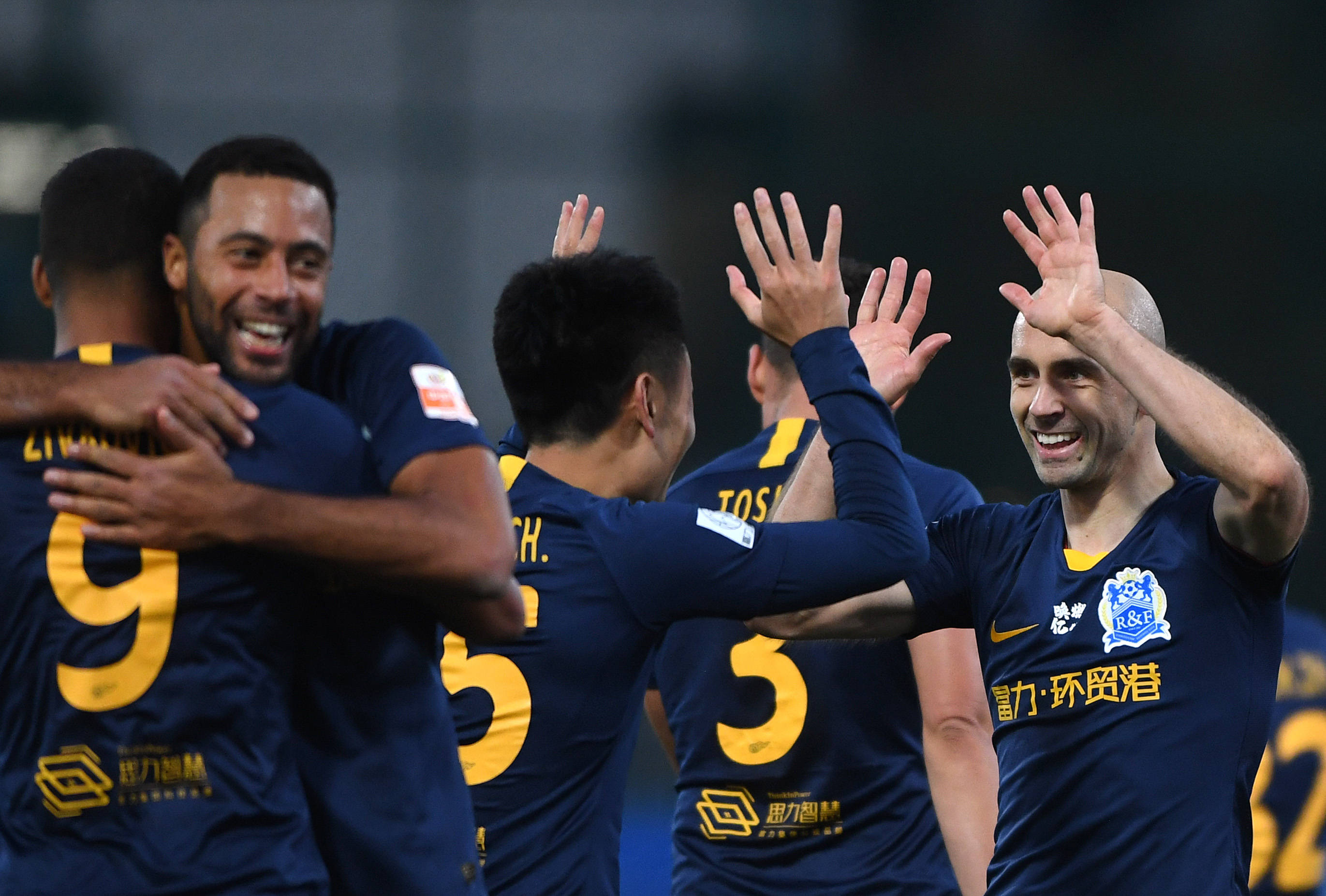 富力球员发挥出色,赢得比赛的简单介绍 富力球员发挥出色,赢得比赛的简单介绍