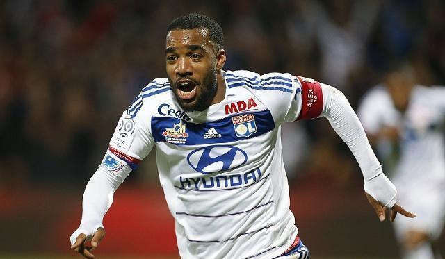 包含里昂阵中核心状态低迷，教练组展开研究调整的词条