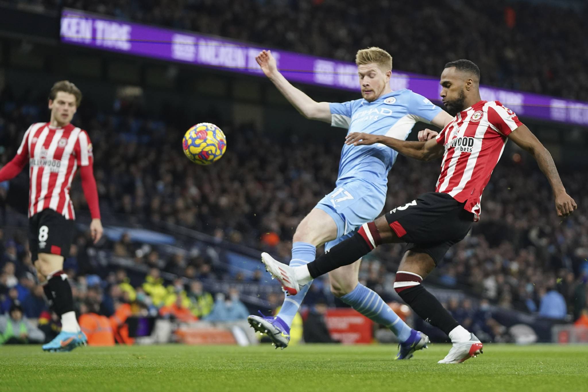 曼城客场击败莱斯特城继续保持不败势头