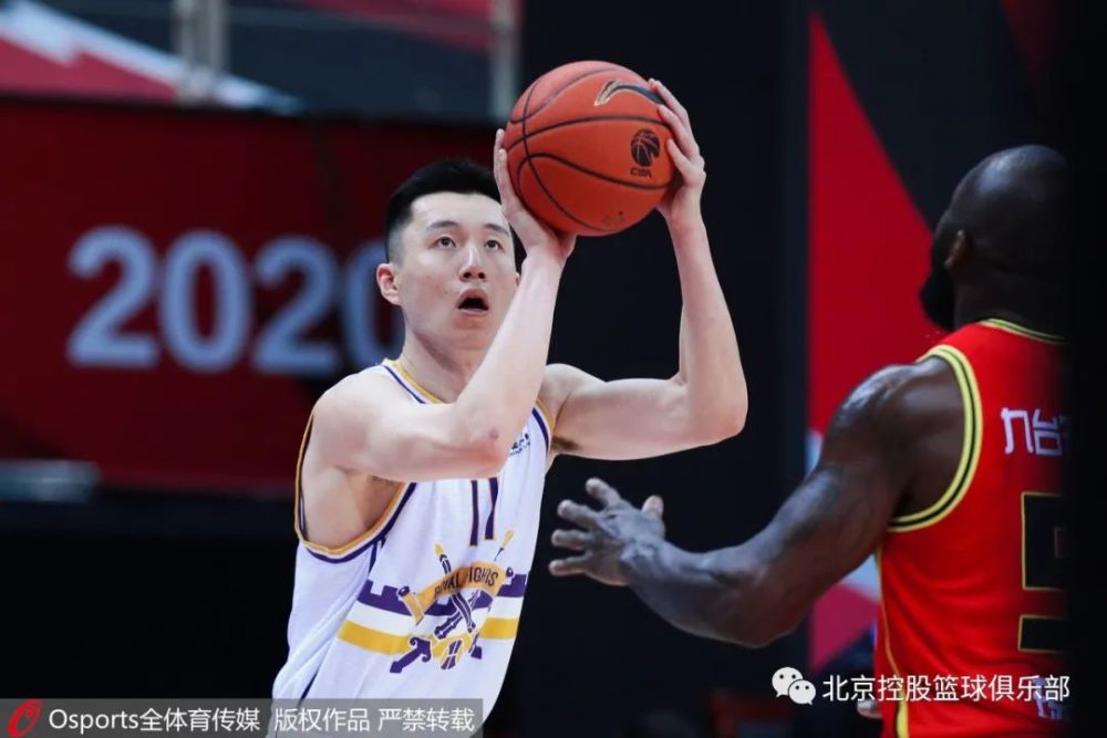 云南男篮战胜强敌，取得关键胜利