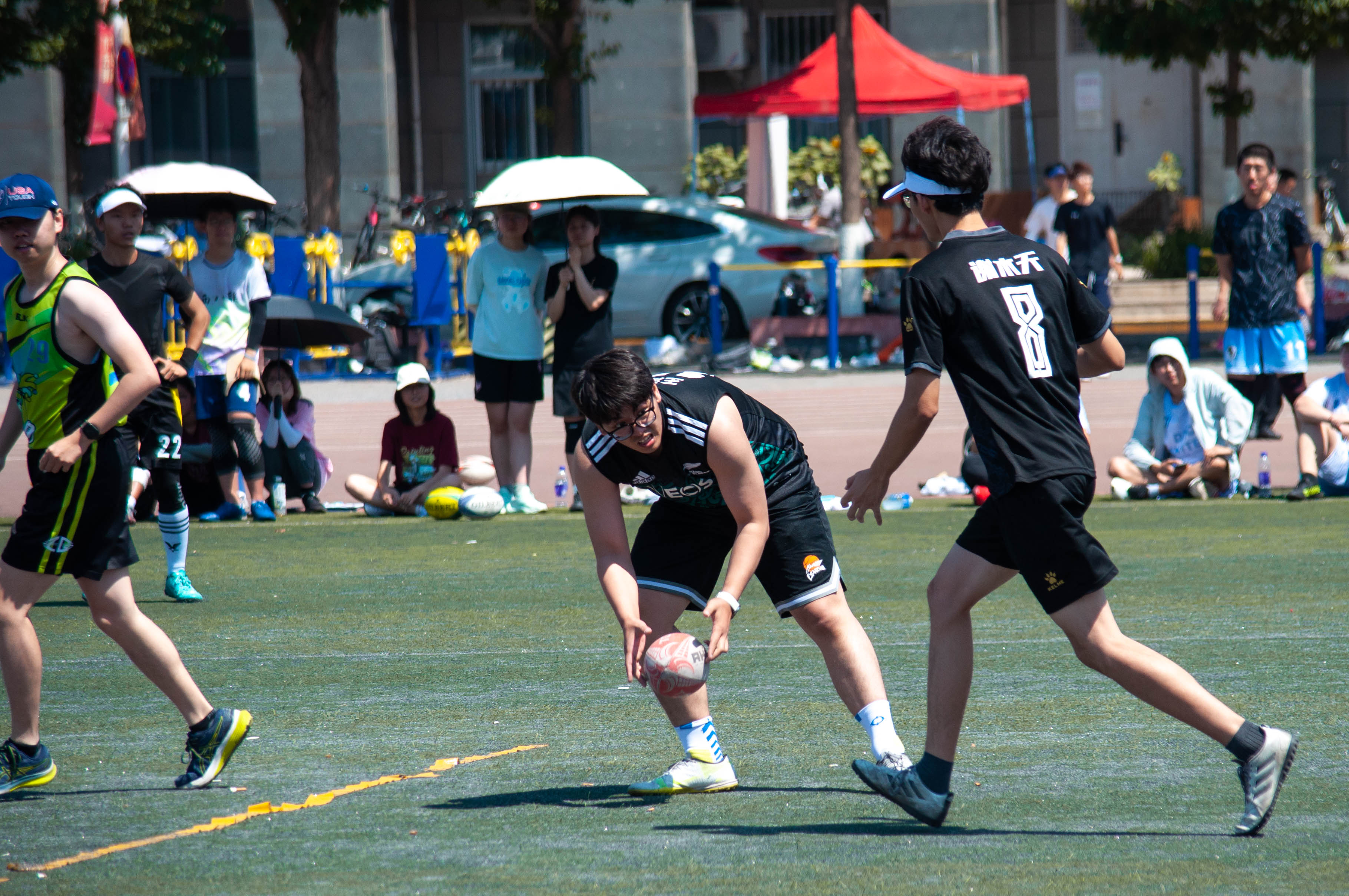 激烈对抗,顶尖体育运动员展现高超技艺的简单介绍 激烈对抗,顶尖体育运动员展现高超技艺的简单介绍