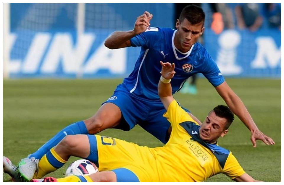 抗压表现出色,球队稳扎稳打取胜 抗压表现出色,球队稳扎稳打取胜