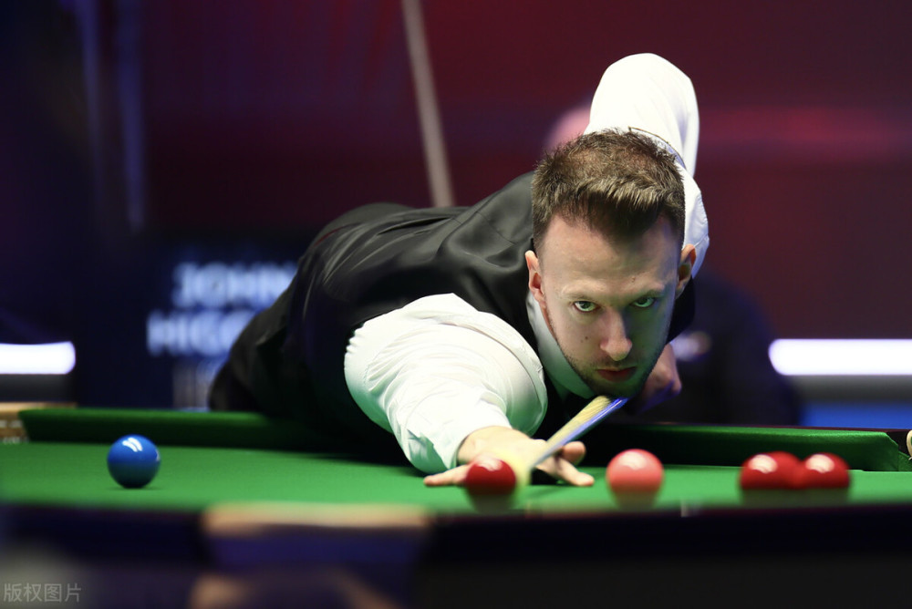 恶战激烈，球队在比赛中奋勇作战争取战胜对手