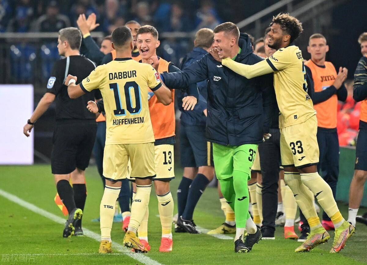 沙尔克04客场逆转,积分榜排名上升 沙尔克04客场逆转,积分榜排名上升