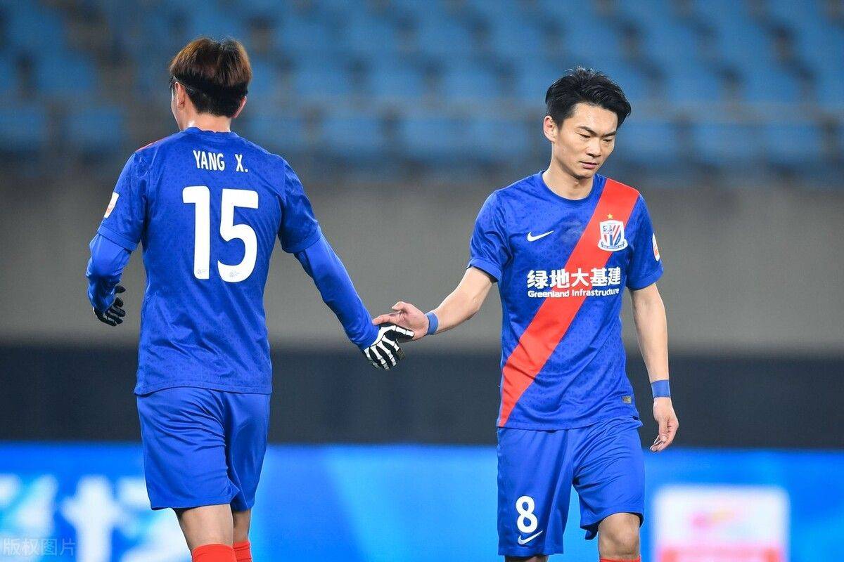 俄罗斯篮球联赛开启新赛季,球迷热情支持 俄罗斯篮球联赛开启新赛季,球迷热情支持