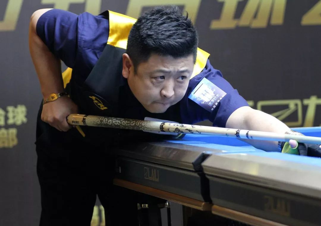 包含乒乓球选手技压群雄勇夺金杯的词条