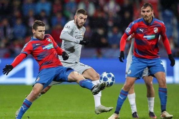 射门如电,场上球员技术精湛赛出火花 射门如电,场上球员技术精湛赛出火花