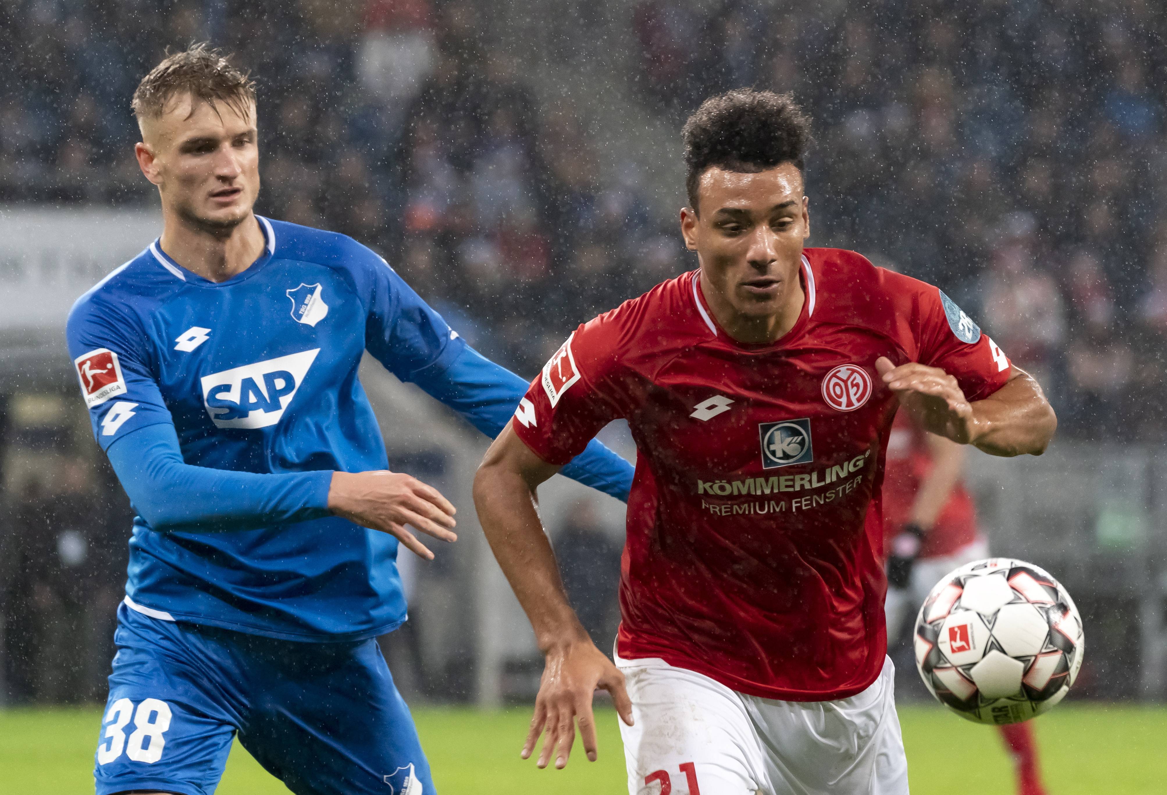 波鸿队员全力以赴，击败对手