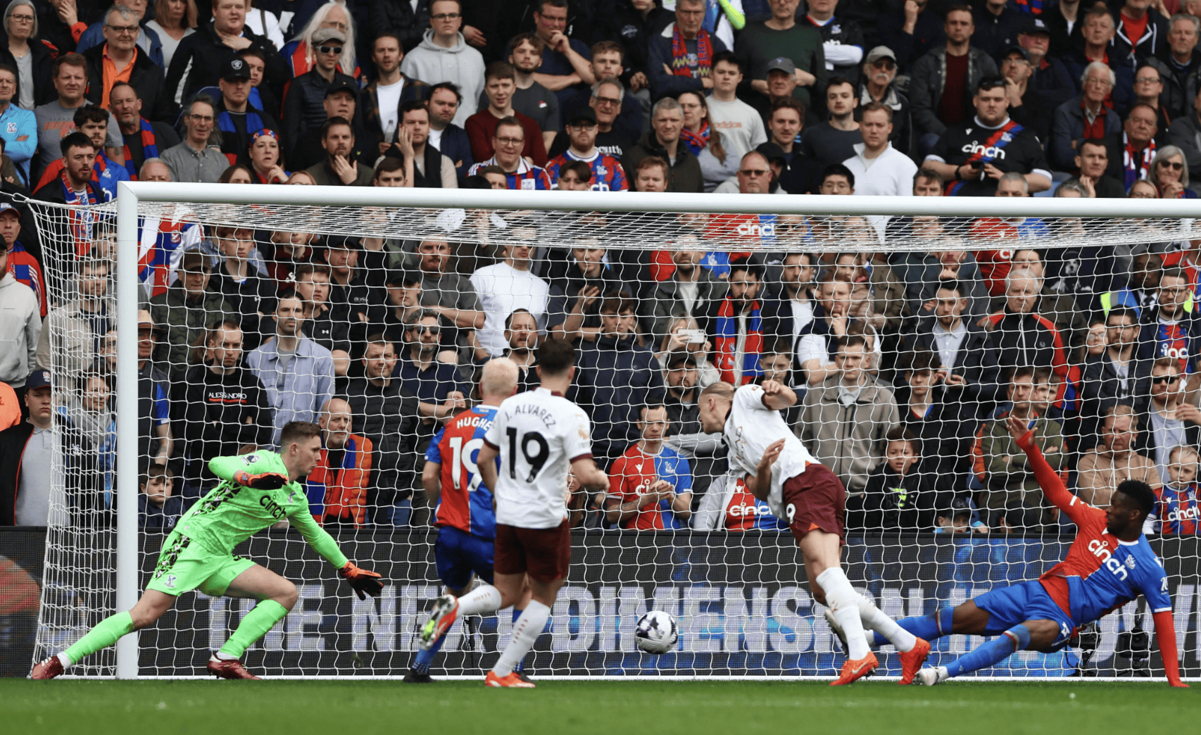 曼城轻取西班牙,内马尔打破历史纪录的简单介绍 曼城轻取西班牙,内马尔打破历史纪录的简单介绍