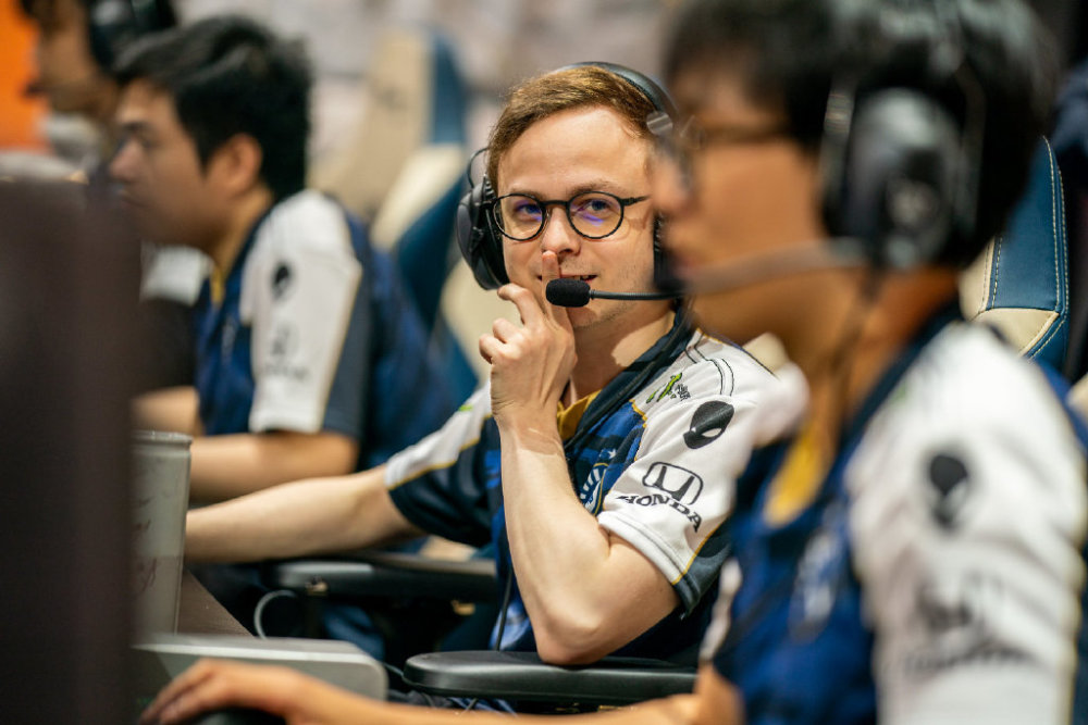 包含HKA险胜DRX2，CoreJJ惊艳世界的词条