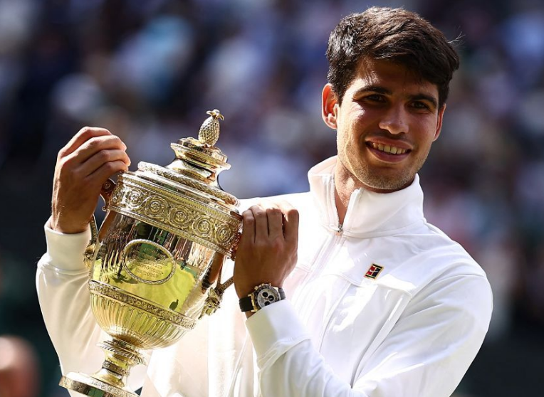 包含温网鏖战法网，纳达尔点燃赛场的词条